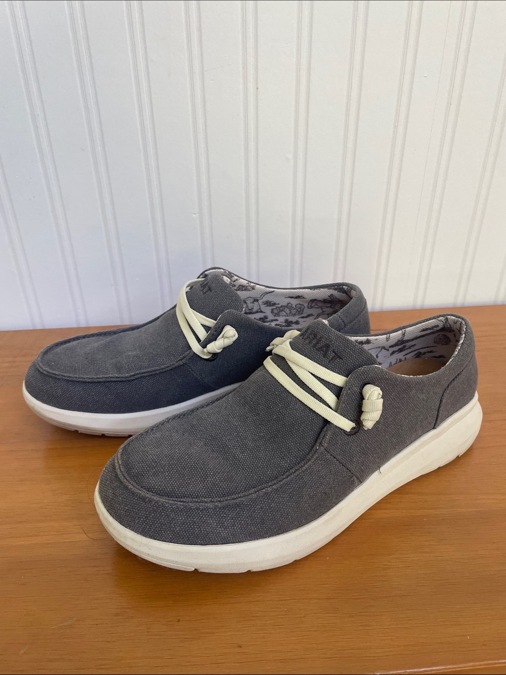 Ariat Womens Charcoal Slip-On Loafers with Cream Laces Size 8.5